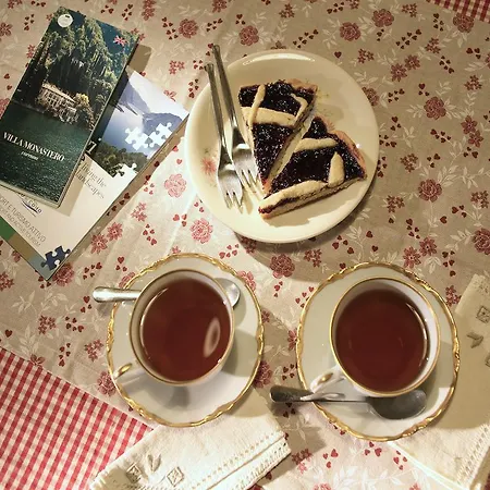 Couette-café Contrada Lunga 3*
