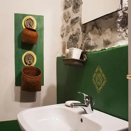 Contrada Lunga Oda ve Kahvaltı Abbadia Lariana