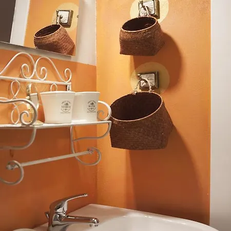 Oda ve Kahvaltı Contrada Lunga Abbadia Lariana